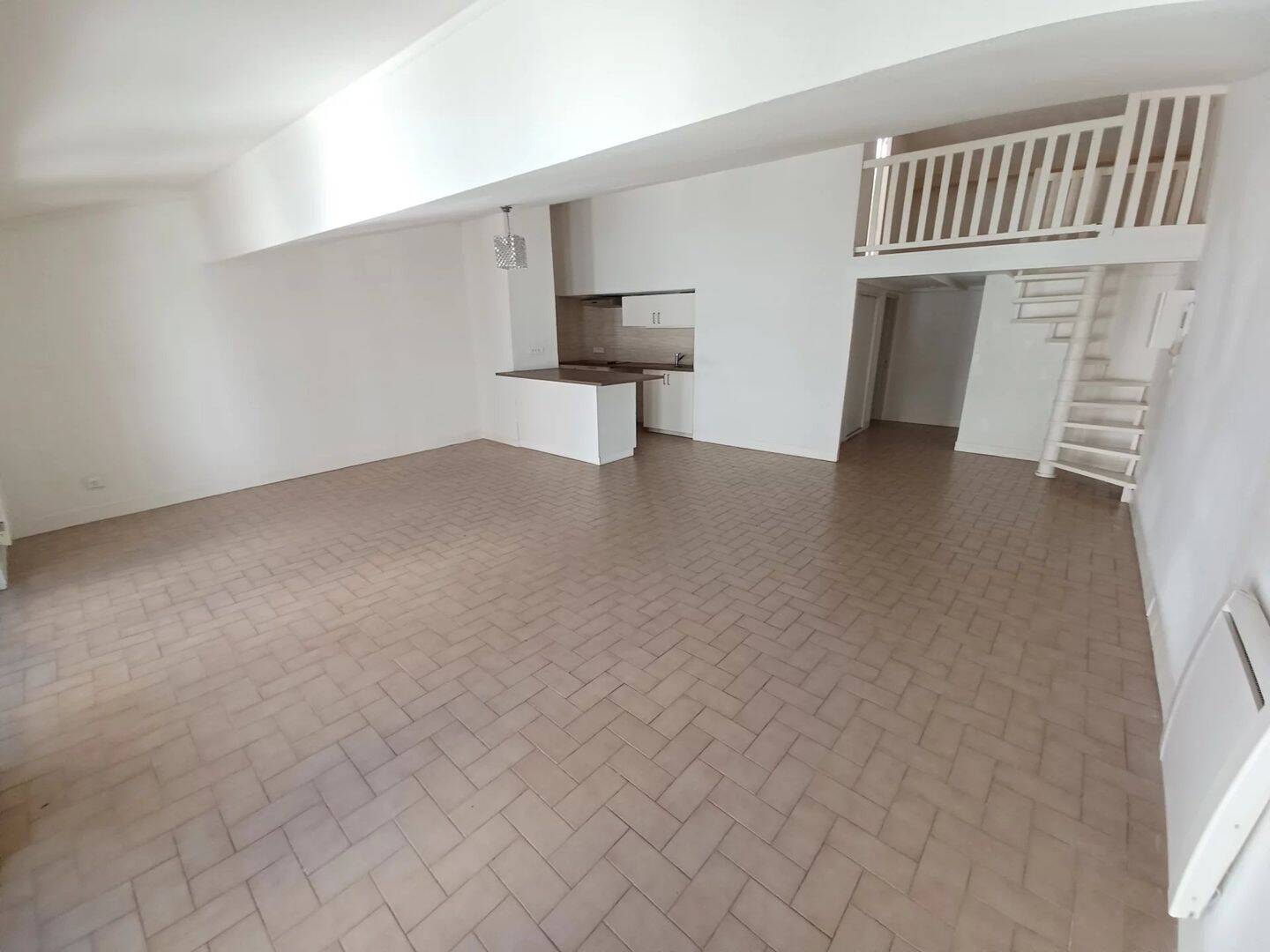 Appartement 4 pièces 81 m² · à Beaucaire · 80,9 m² · 650 €
