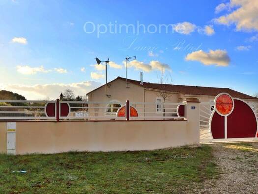 Maison de plain-pied à vendre 278 000 € 4 pièces 3 chambres 103 m² 1 355 m² de terrain Courbillac 16200