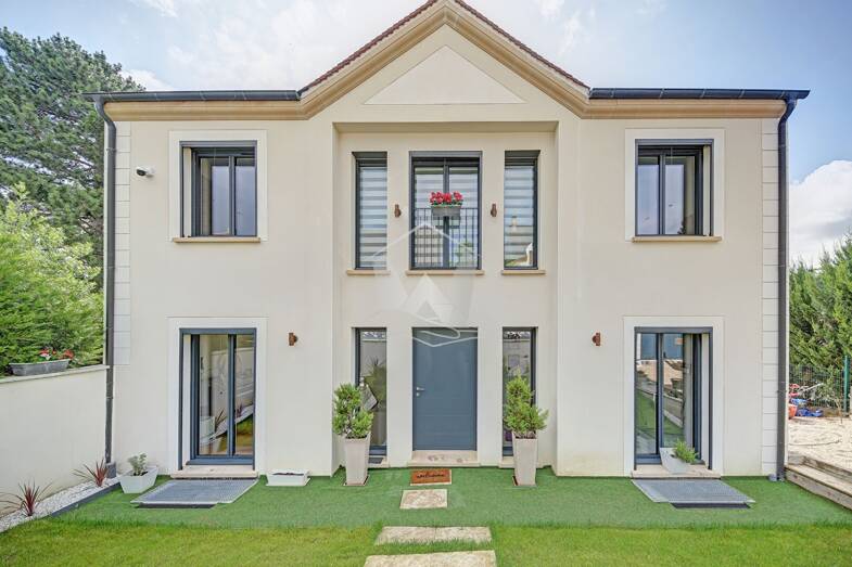 Maison à vendre 1 249 000 € 10 pièces 5 chambres 231 m² 300 m² de terrain Saint Léger-Fourqueux Saint Germain en Laye 78100