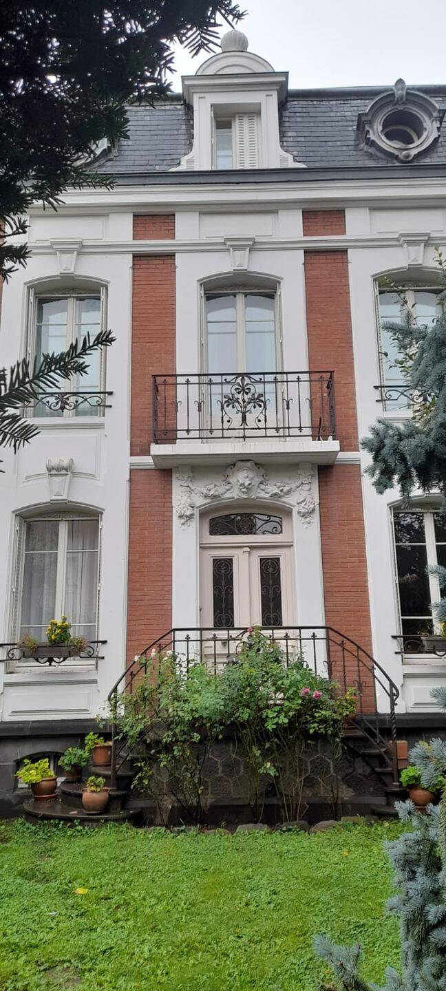 Maison 14 pièces 300 m² · à Clermont-Ferrand · 300 m² · 700 000 €