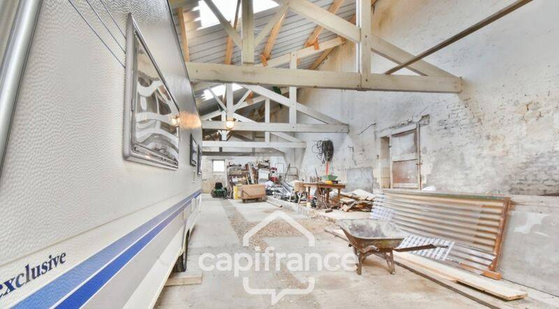 Maison 7 pièces 592 m² · à Nuaillé-d'Aunis · 592 m² · 181 000 €