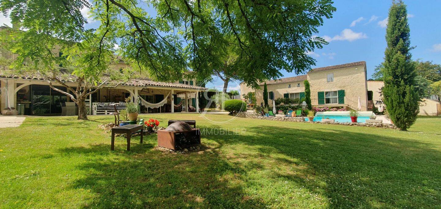 Maison 12 pièces 340 m² · à Puisseguin · 340 m² · 840 000 €