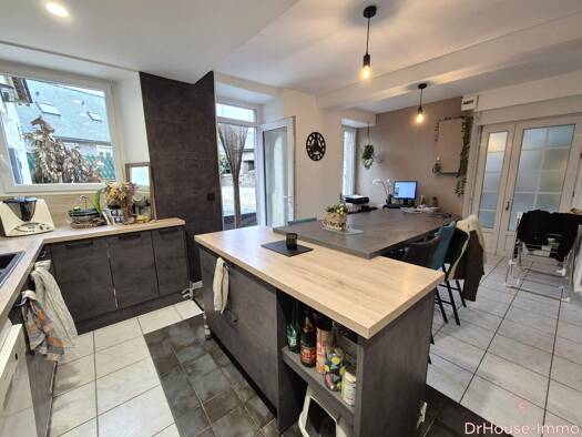 Maison à vendre 159 200 € 8 pièces 6 chambres 146 m² 170 m² de terrain Gorron 53120