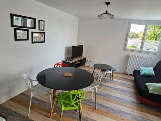 Maison à louer 400 € 5 pièces 4 chambres 93 m² Le Bourg sous la Roche-Coteau La Roche-sur-Yon 85000