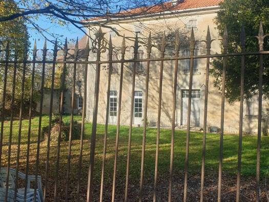 Maison à vendre 350 000 € 8 pièces 6 chambres 406 m² 12 037 m² de terrain Saint-Bonnet 16300