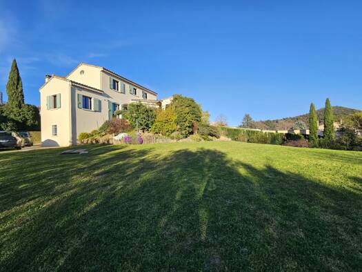 Villa à vendre 535 000 € 5 pièces 3 chambres 158 m² 2 080 m² de terrain Saint-Georges-les-Bains 07800