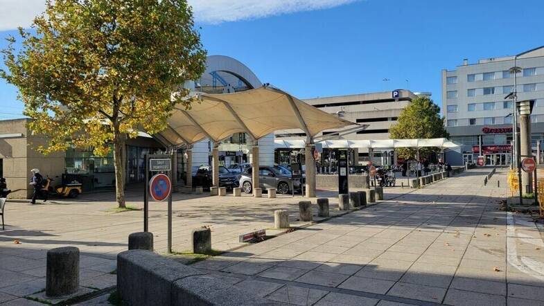 Espace bureau à vendre 197 280 € 179 m² de bureaux Centre Saint Pierre des Corps 37700
