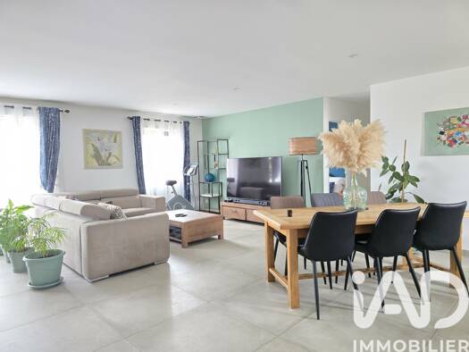 Maison de plain-pied à vendre 249 000 € 5 pièces 3 chambres 123 m² 678 m² de terrain Baule 45130