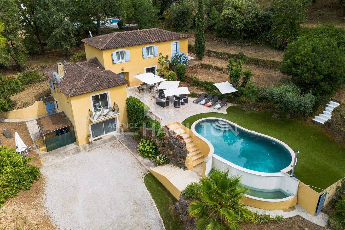 Maison 8 pièces 350 m² · à Biot · 350 m² · 2 495 000 €