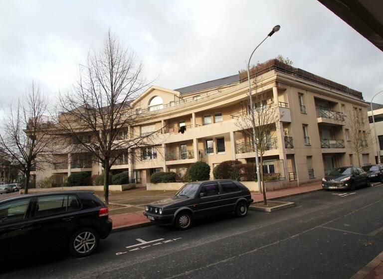 Appartement à louer 1 219 € 3 pièces 2<br/>chambres 66 m²<br/>superficie 1/3<br/>étage Varenne-Centre-Rive Charmante Noisy le Grand 93160