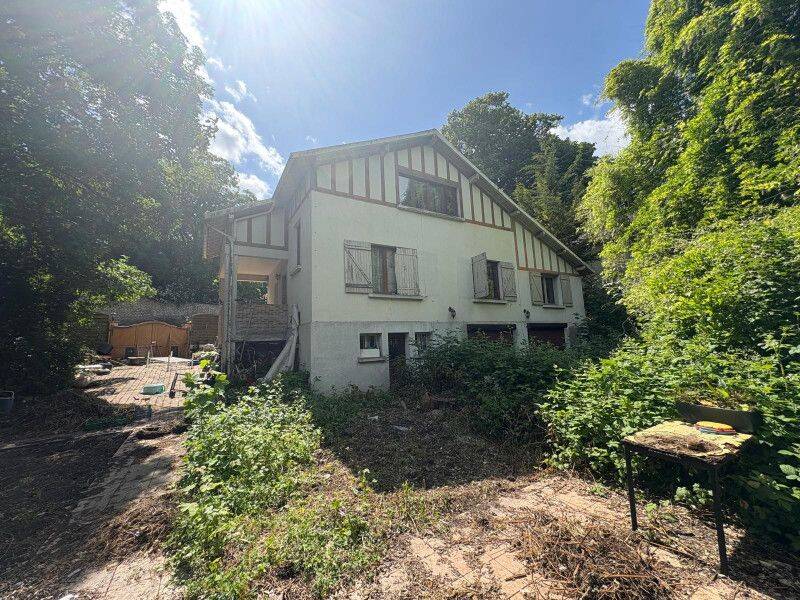 Maison 7 pièces 235 m² · à Saint-Germain-en-Laye · 235 m² · 700 000 €