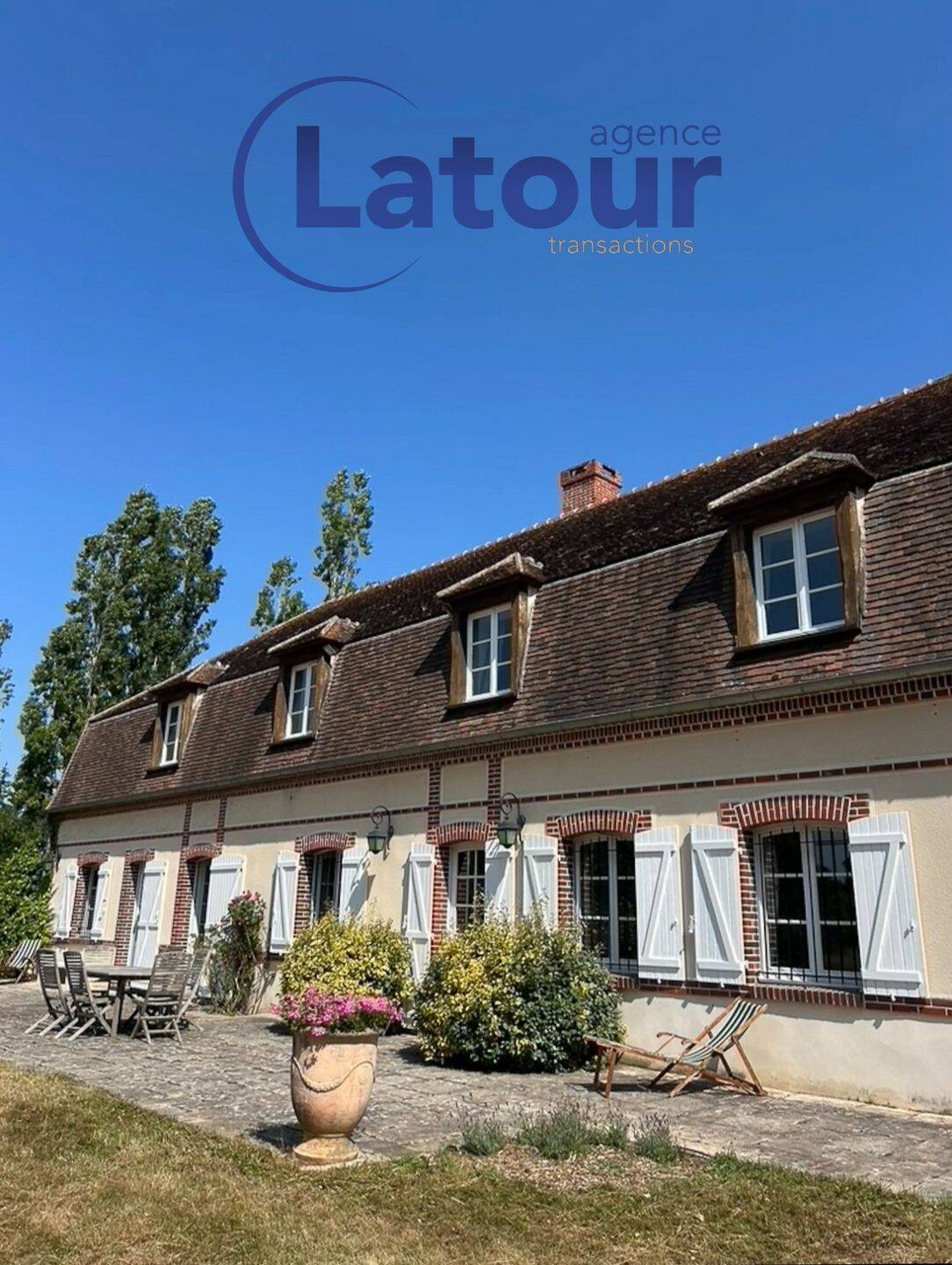 Maison 8 pièces 320 m² · à Escorpain · 320 m² · 2 000 €