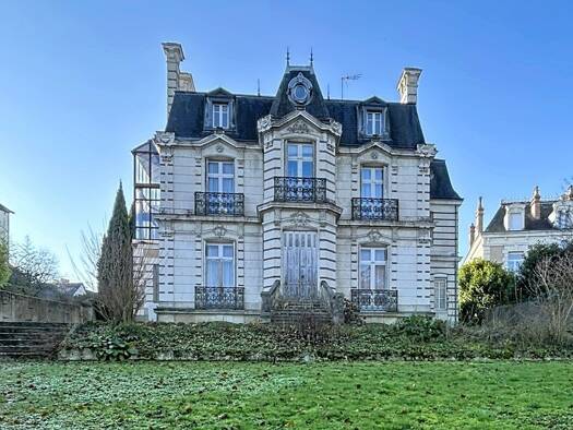 Maison à vendre - neuf 449 000 € 10 pièces 6 chambres 337 m² 2 087 m² de terrain Sud Est-Nord Ouest Château-du-Loir 72500