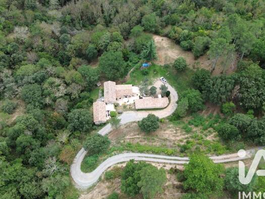 Demeure à vendre 450 000 € 6 pièces 3 chambres 168 m² 8 469 m² de terrain Vals-les-Bains 07600