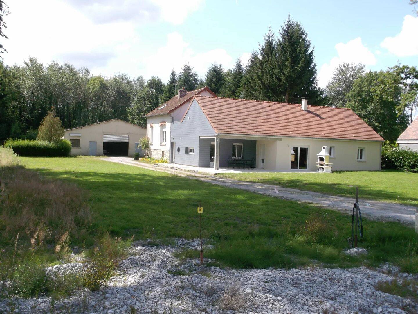 Maison 7 pièces 216 m² · à Bruyères-Et-Montbérault · 216 m² · 385 000 €