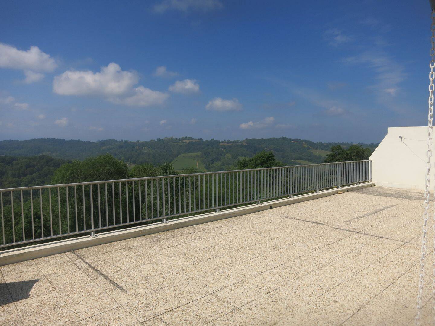Appartement 4 pièces 100 m² · à Jurançon · 100 m² · 1 000 €