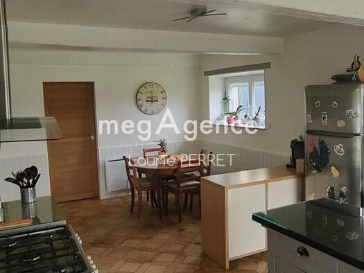 Maison de plain-pied à vendre 161 500 € 5 pièces 3 chambres 166 m² 881 m² de terrain Treigny 89520