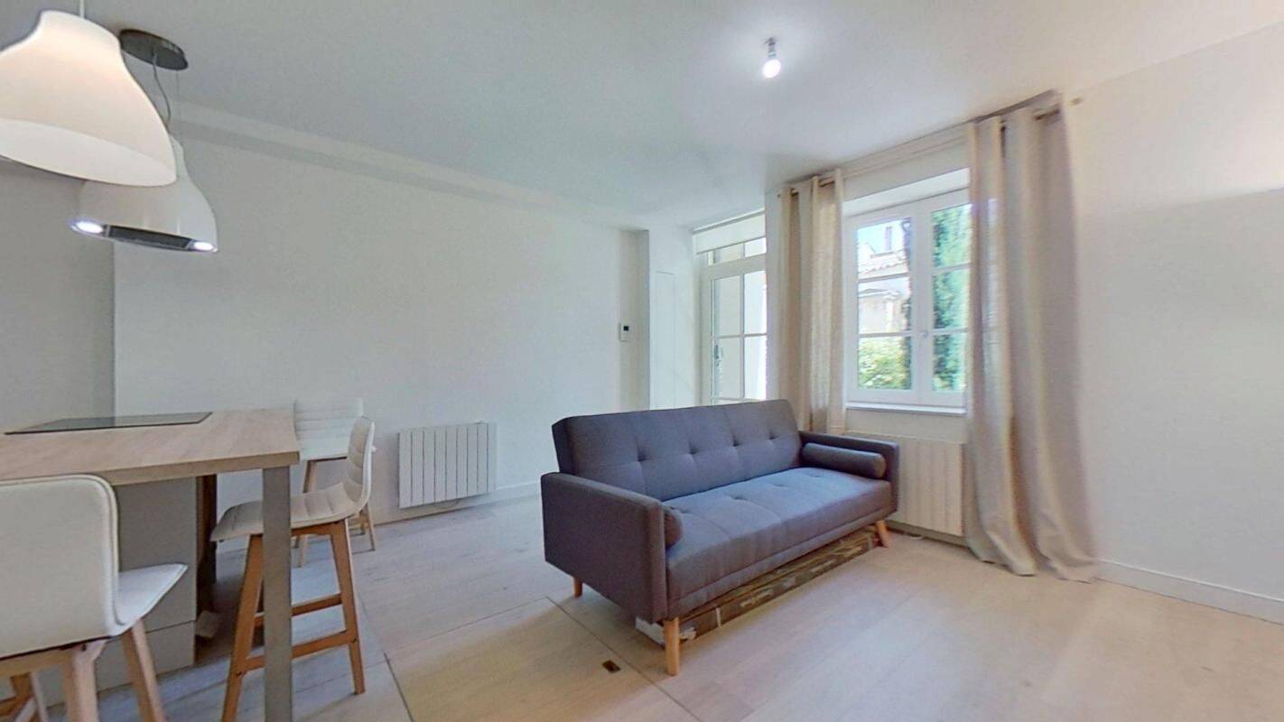 Appartement 2 pièces 47 m² · à Sainte-Foy-lès-Lyon · 47 m² · 810 €