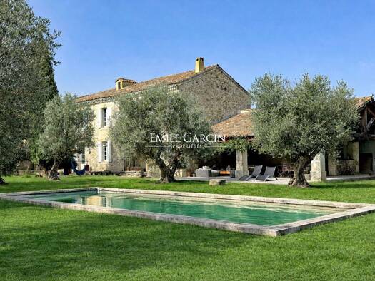 Maison à vendre 1 190 000 € 10 pièces 5 chambres 257 m² 4 650 m² de terrain Saint-Étienne-du-Grès 13150