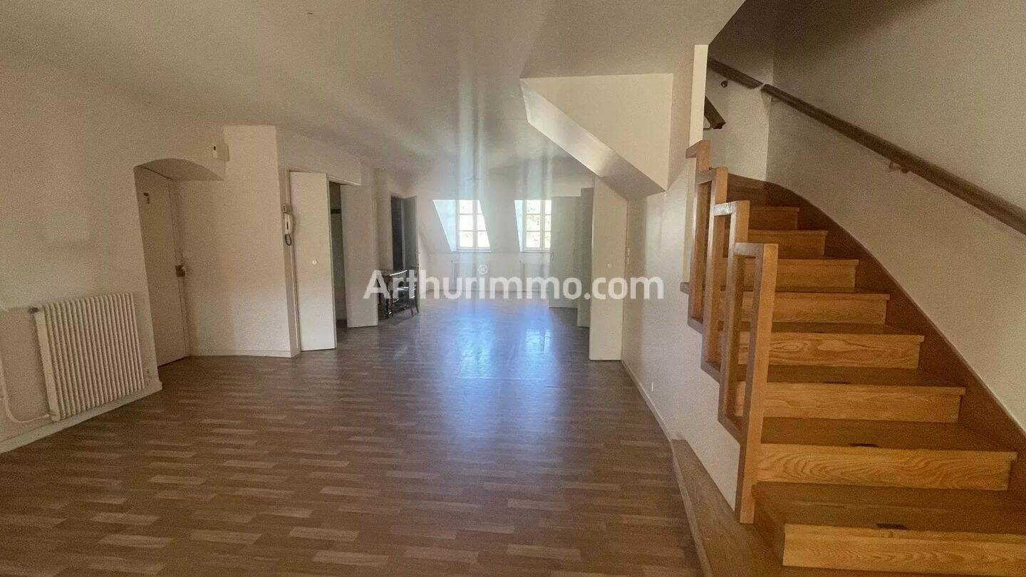 Appartement 8 pièces 165 m² · à Lons-le-Saunier · 164,8 m² · 135 000 €