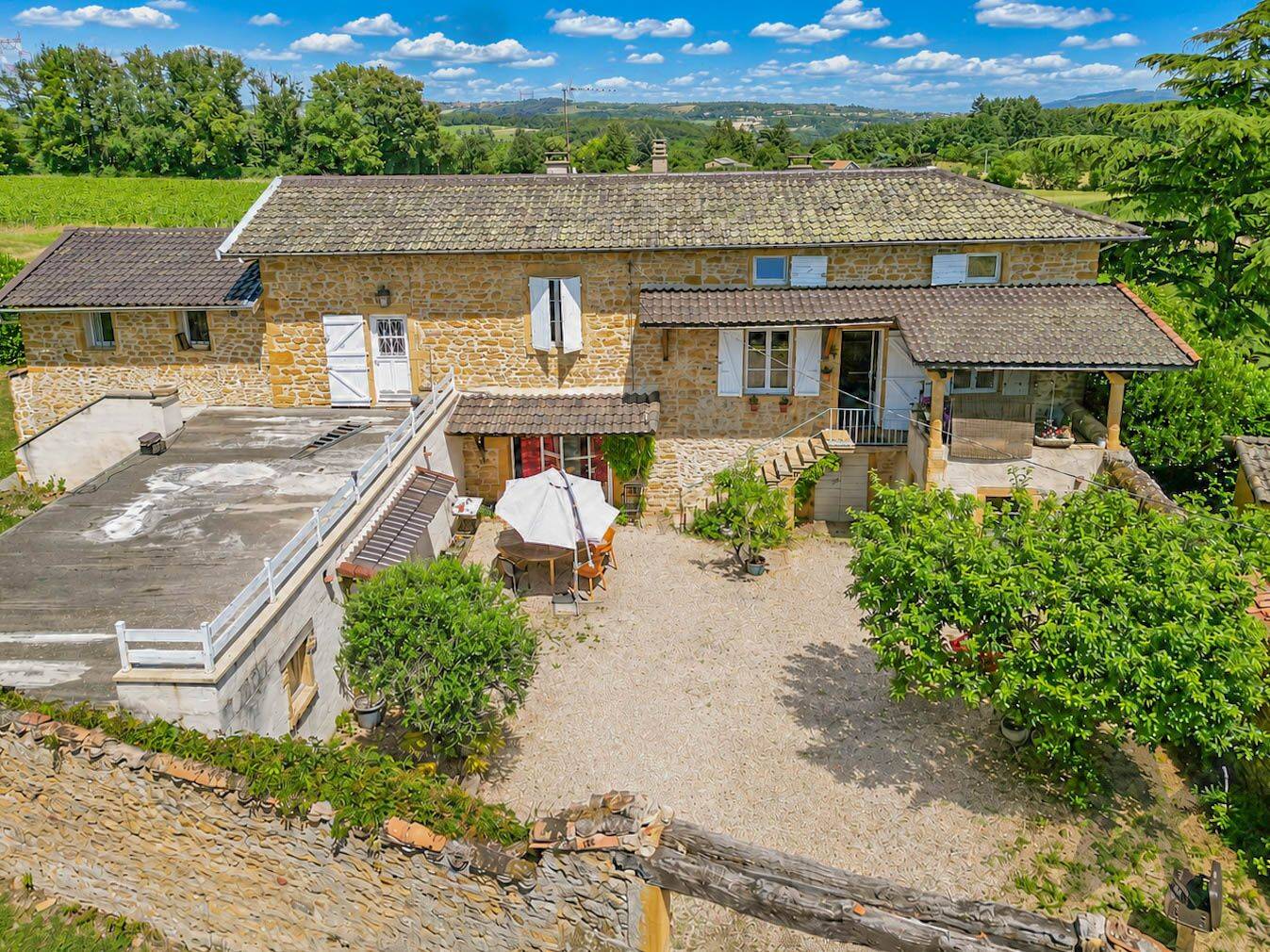 Maison 7 pièces 183 m² · à Saint-Germain-Nuelles · 183 m² · 595 000 €