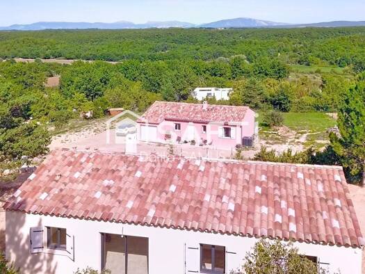 Maison de plain-pied à vendre 339 000 € 5 pièces 3 chambres 101 m² 2 664 m² de terrain Montmeyan 83670