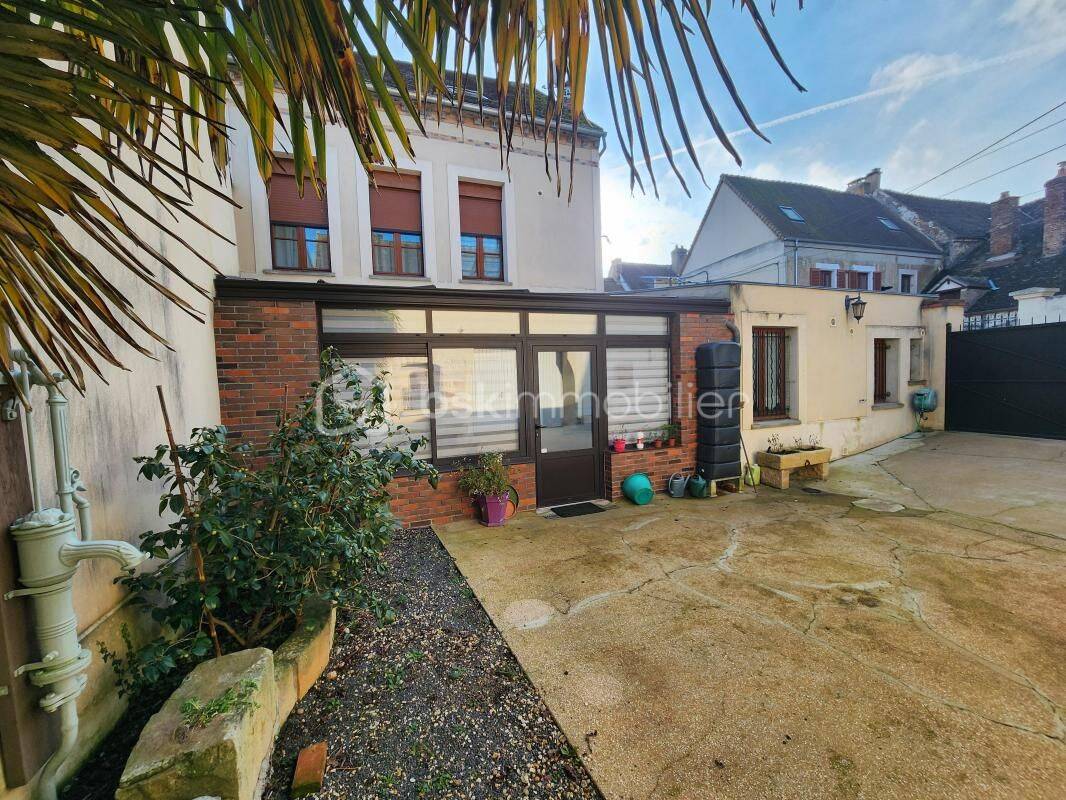 Maison 5 pièces 132 m² · à Villeneuve-la-Guyard · 132 m² · 257 000 €