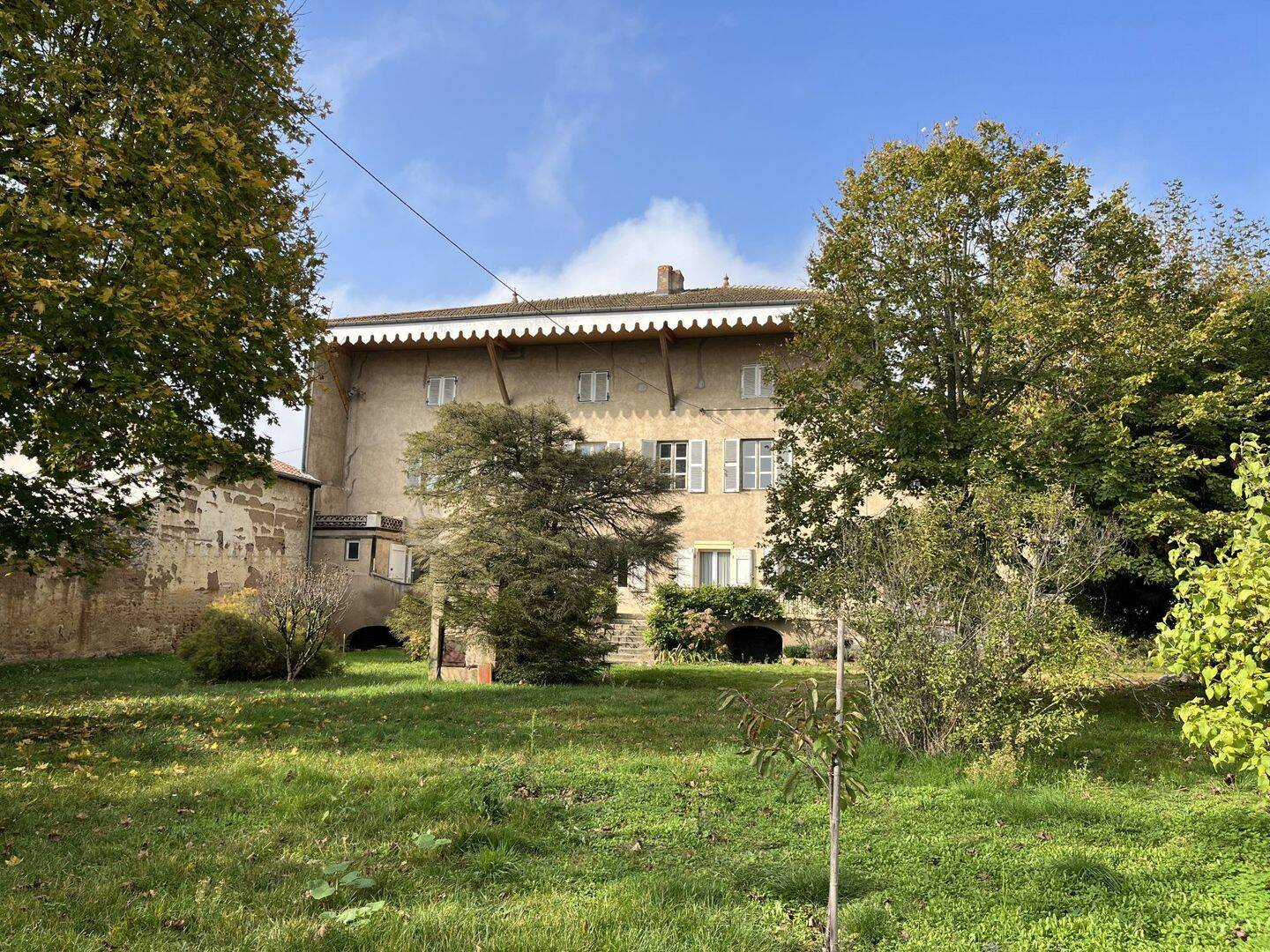 Maison 13 pièces 280 m² · à La Chapelle-de-Guinchay · 280 m² · 360 000 €