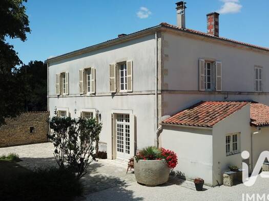 Maison à vendre 1 417 000 € 15 pièces 11 chambres 431 m² 2 738 m² de terrain Saint-Sauveur-d'Aunis 17540