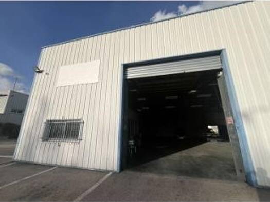 Local d'activités à louer 7 000 € 600 m² d'espace de stockage Beaucaire 30300