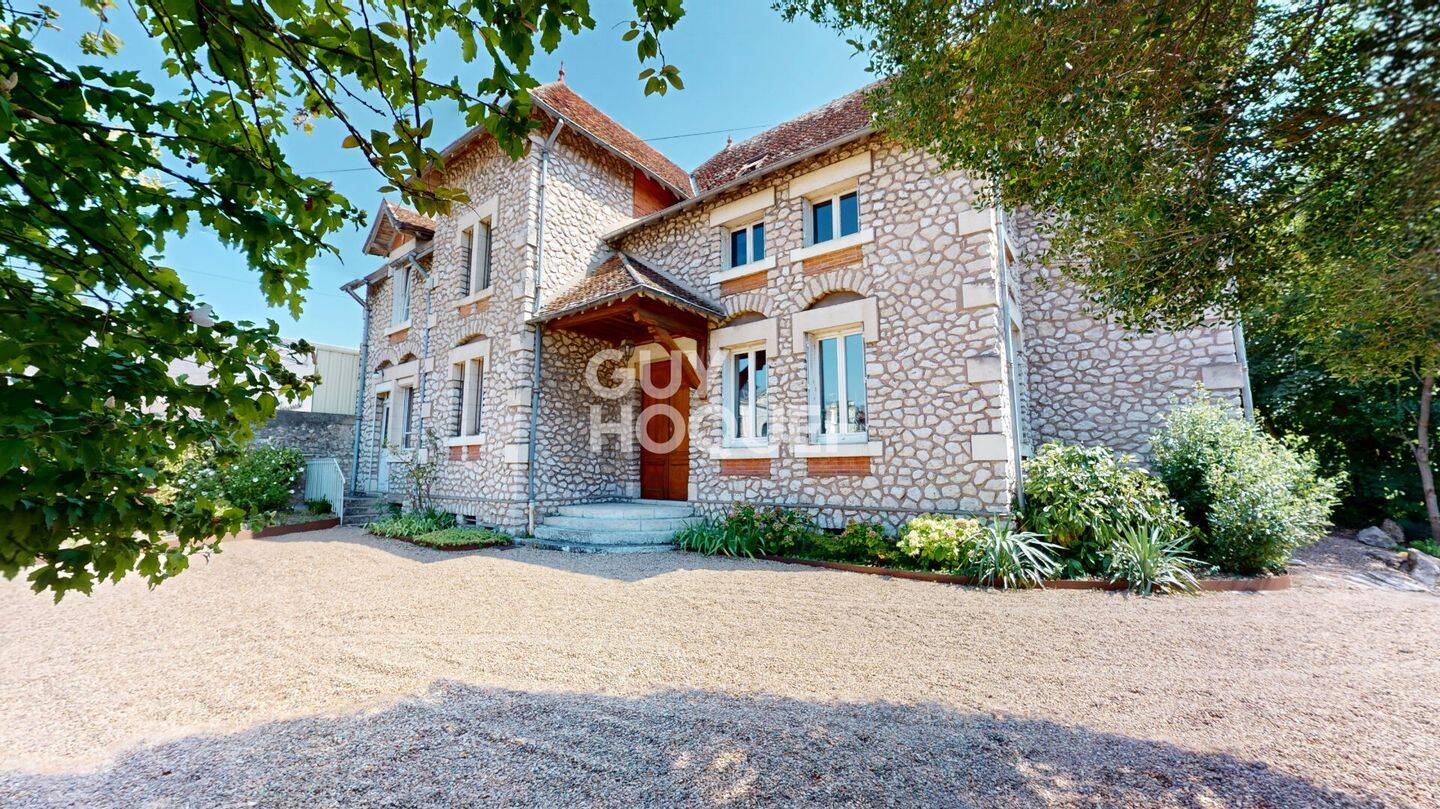 Maison 8 pièces 228 m² · à Mer · 228 m² · 350 000 €