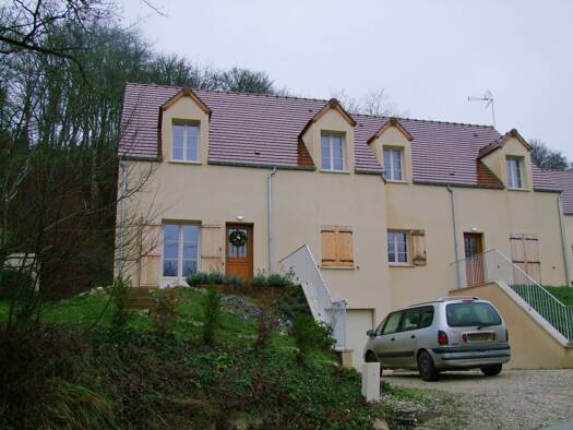 Maison à louer 885 € 5 pièces 4 chambres 106 m² disponible dès maintenant Deux Rivières 89460