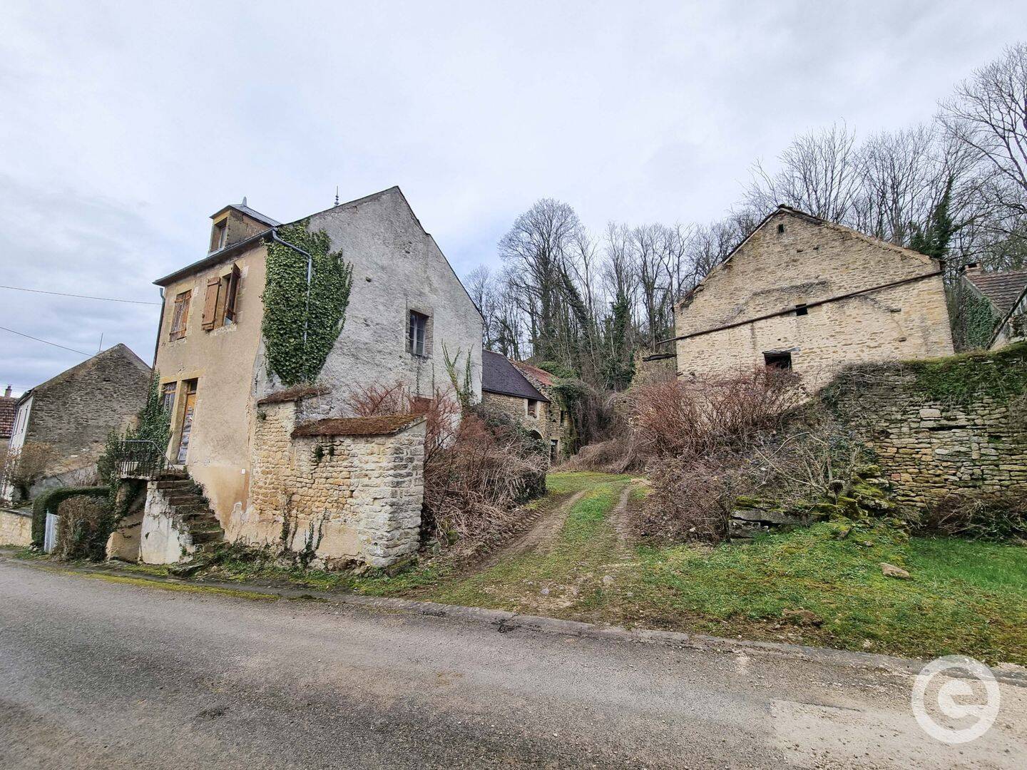 Maison 2 pièces 64 m² · à Domecy-sur-le-Vault · 64 m² · 44 000 €