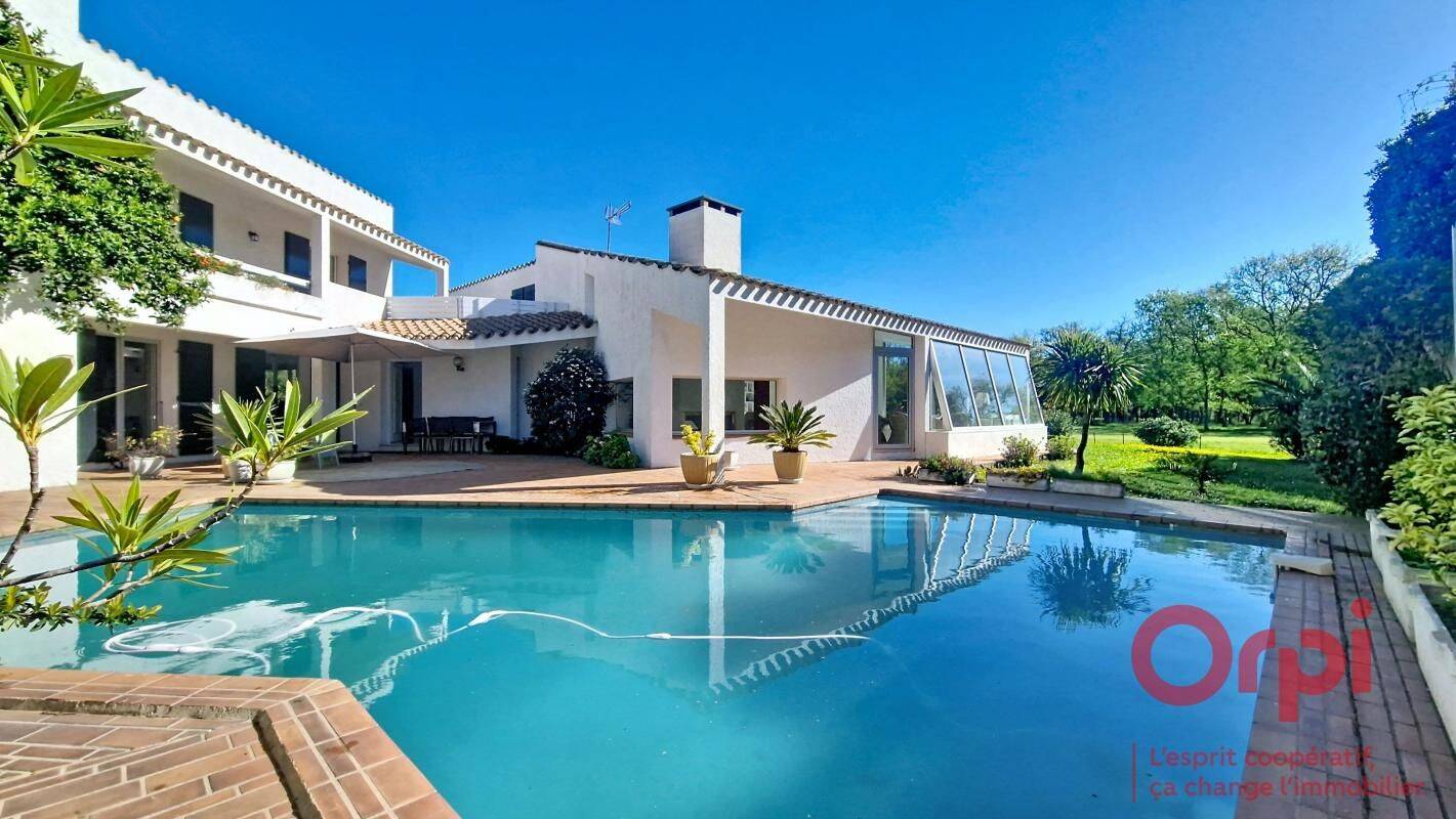 Maison 6 pièces 250 m² · à Saint-Cyprien · 250 m² · 1 870 000 €