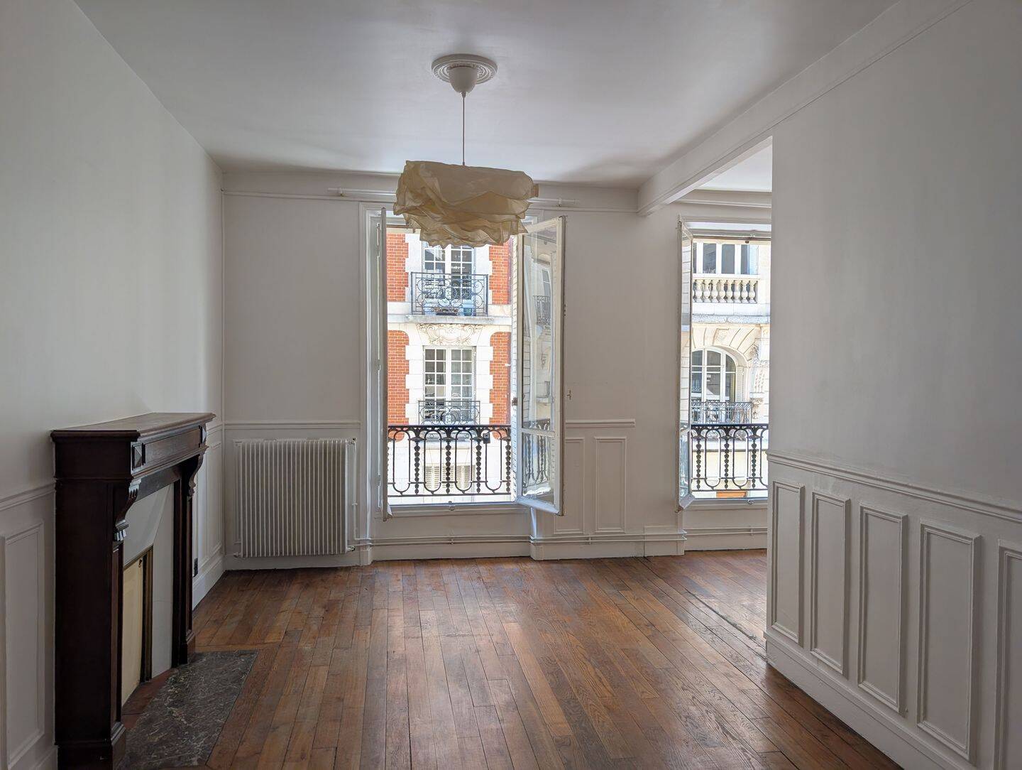 Appartement 2 pièces 46 m² · à Paris 18ème Arrondissement · 45,6 m² · 1 303 €/mois