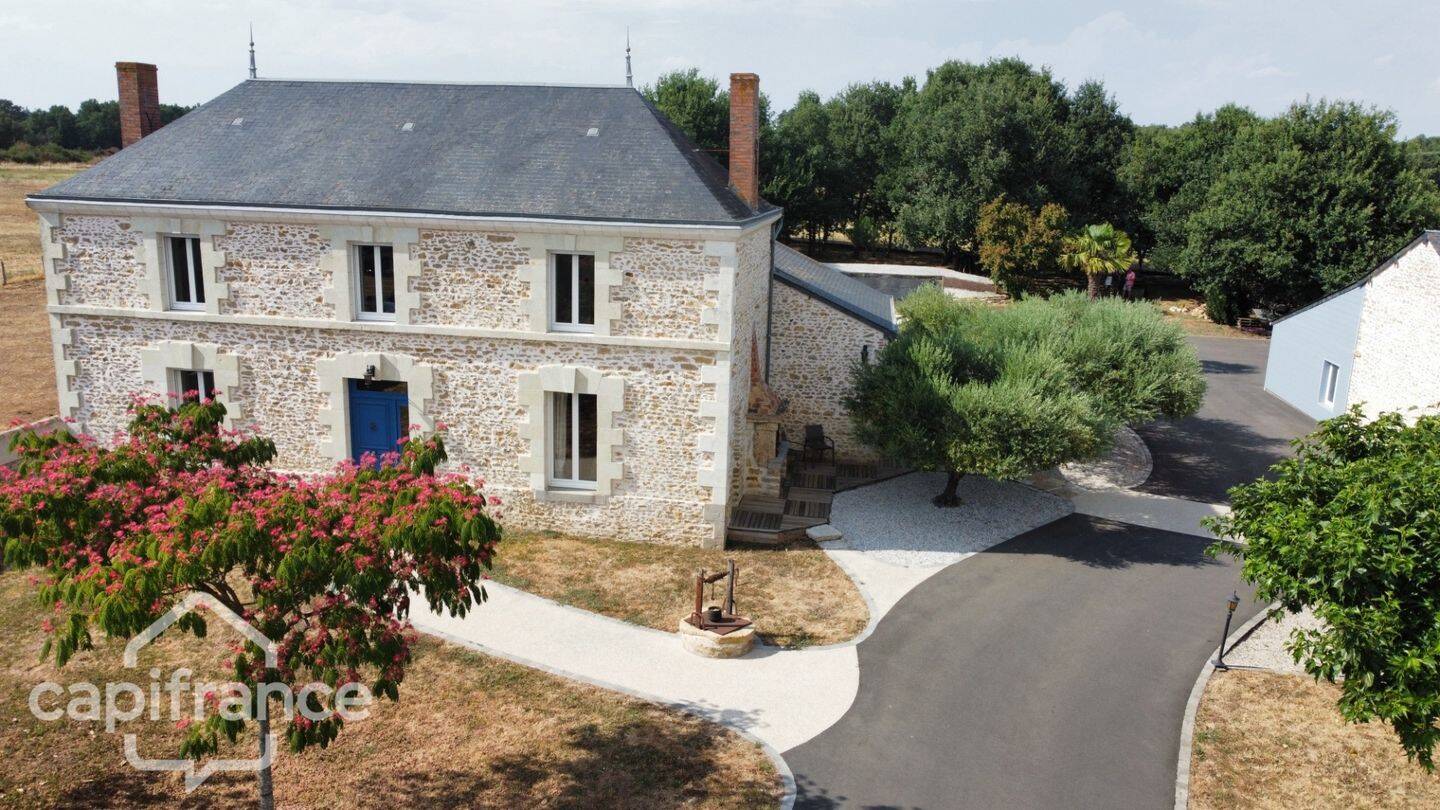 Maison 7 pièces 241 m² · à Luzay · 241 m² · 379 000 €