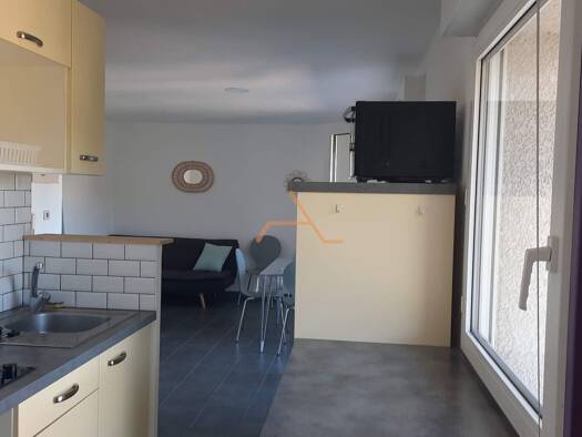 Appartement à louer 590 € 2 pièces 1 chambre 39 m² Étage 3/3 Dieulefit 26220