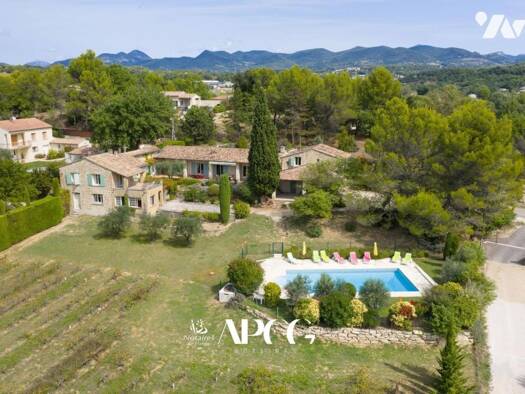 Maison à vendre 890 000 € 10 pièces 8 chambres 300 m² 5 720 m² de terrain Vaison-la-Romaine 84110