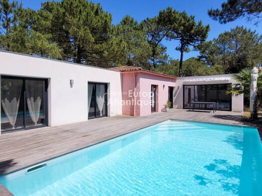 Maison de plain-pied à vendre 750 000 € 5 pièces 3 chambres 140 m² 808 m² de terrain La Palmyre Les Mathes 17570