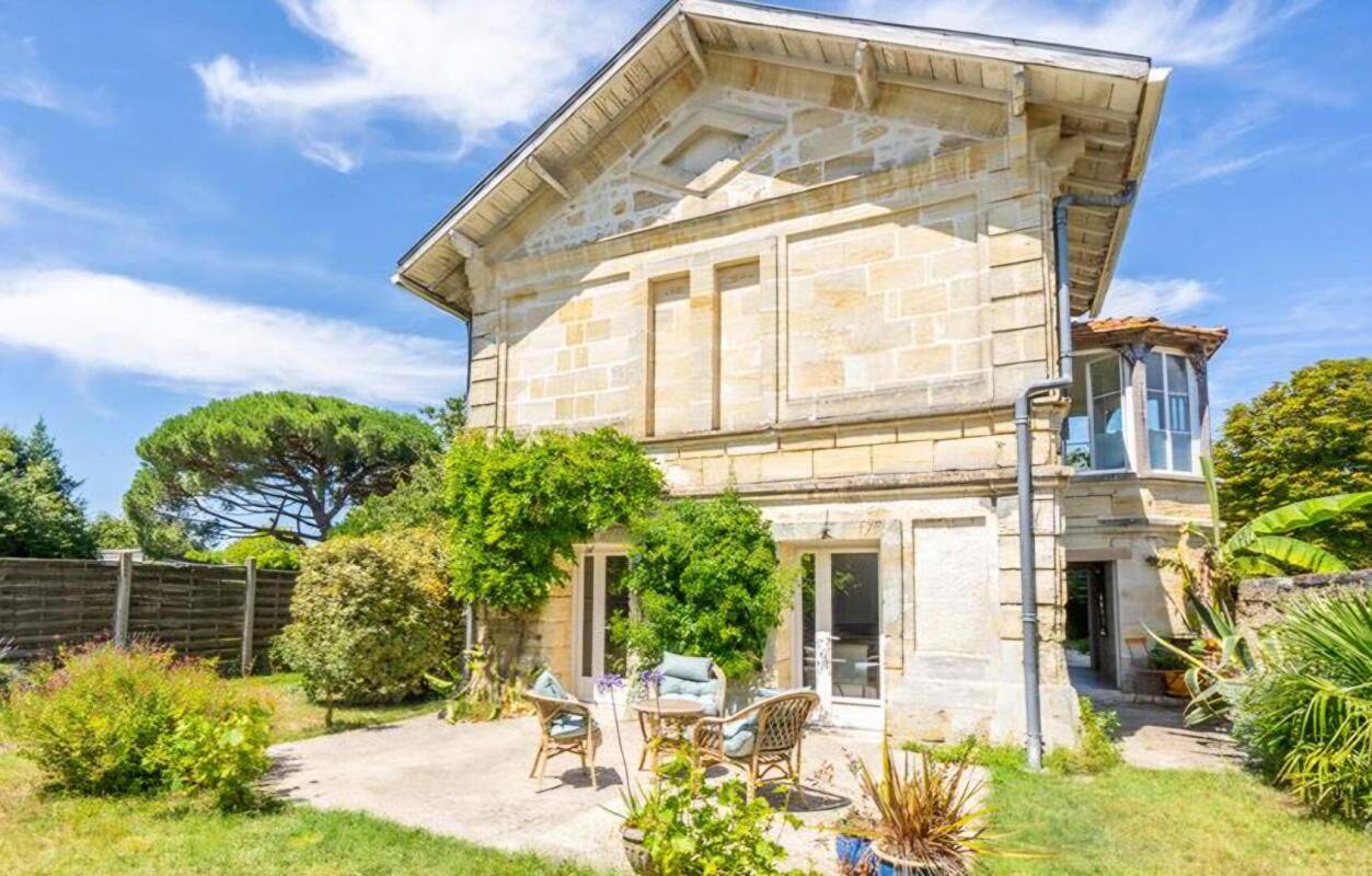 Maison 7 pièces 160 m² · à Saint-Julien-Beychevelle · 160 m² · 314 000 €