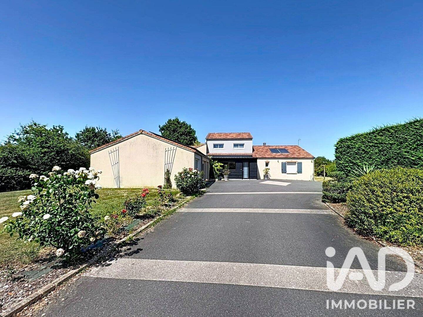 Maison 6 pièces 245 m² · à Bressuire · 245 m² · 333 000 €