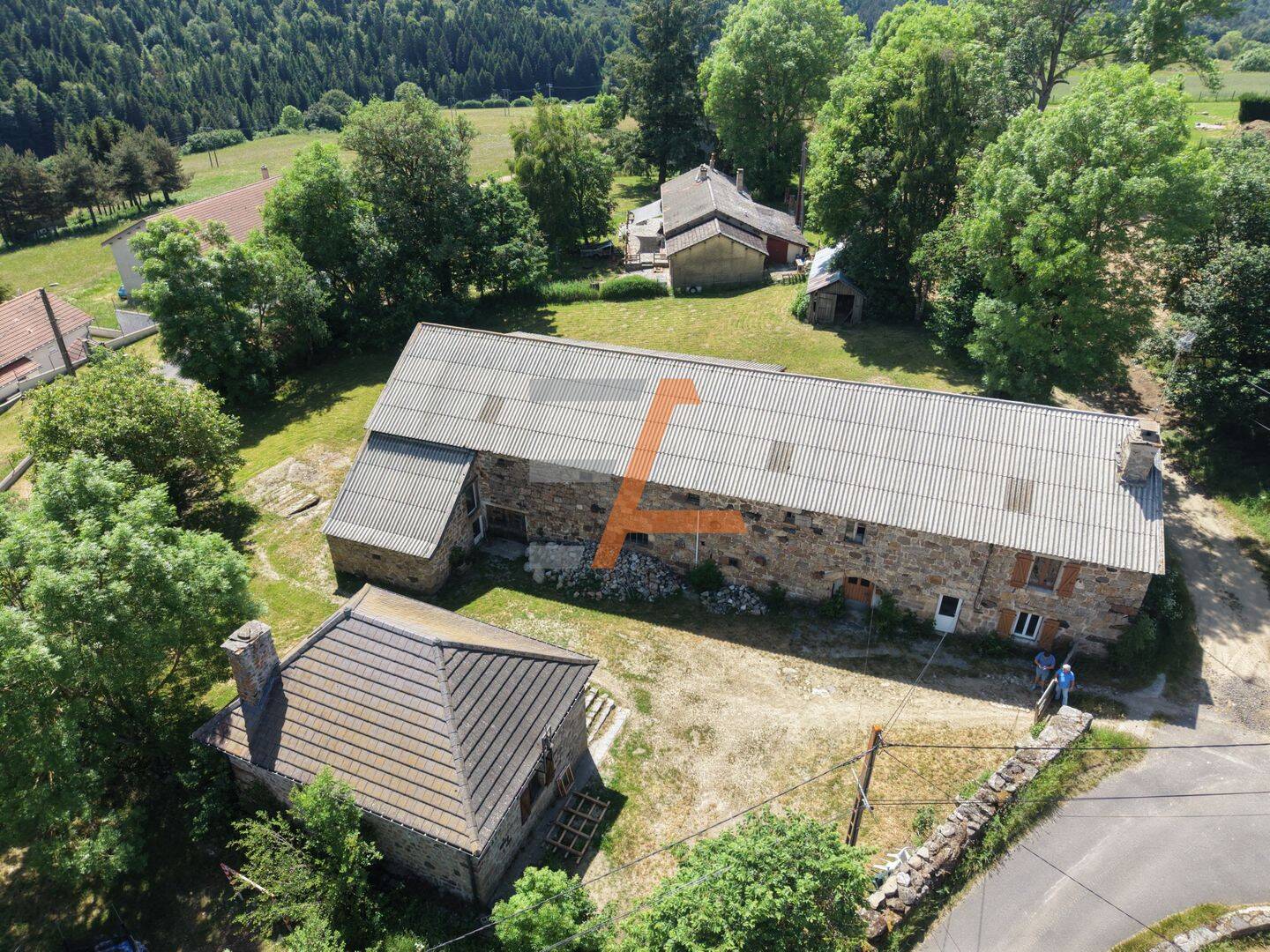 Maison 5 pièces 105 m² · à Présailles · 105 m² · 137 000 €