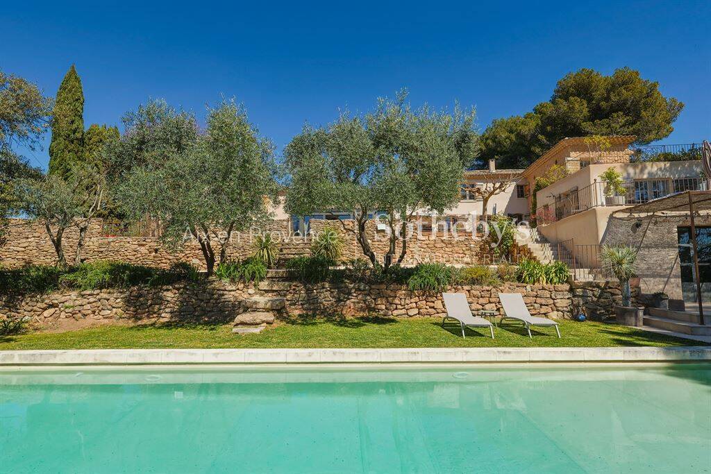 Maison 9 pièces 350 m² · à Aix-en-Provence · 350 m² · 12 000 €