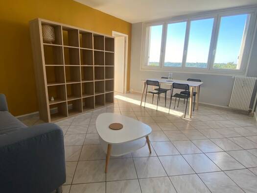 Appartement à louer 790 € 4 pièces 3 chambres 80 m² Étage 5/9 Grand Mare Rouen 76000