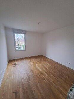 Appartement 3 pièces 72 m² · à Saint-Laurent-de-Mure · 71,8 m² · 1 021 €