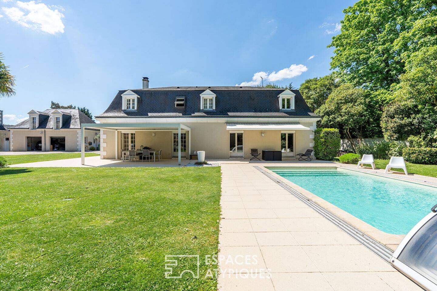 Maison 12 pièces 290 m² · à Tours · 290 m² · 1 070 000 €