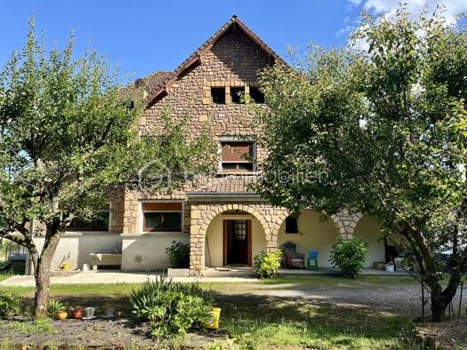 Maison à vendre 327 600 € 11 pièces 7 chambres 300 m² 7 609 m² de terrain Fond de Givonne Sedan 08200