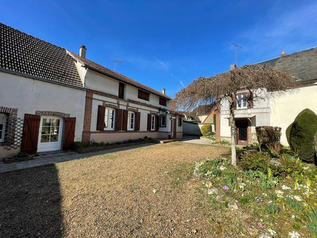 Maison 8 pièces 165 m² · à Saint-Piat · 165 m² · 220 500 €