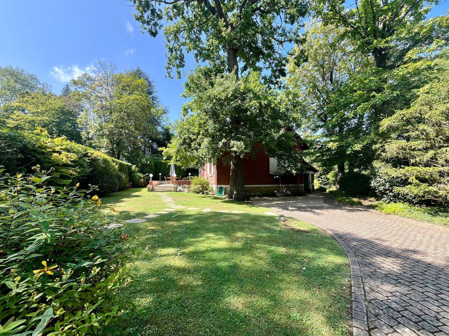 Maison 8 pièces 180 m² · à Vaucresson · 180 m² · 1 250 000 €