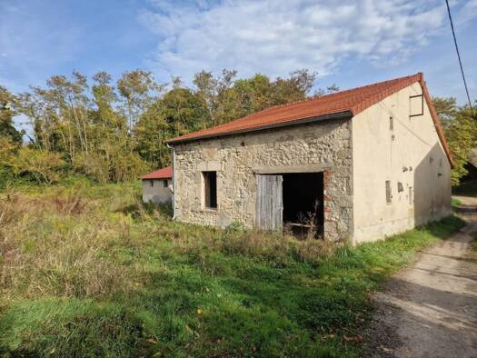 Parking à vendre 28 500 € Bellenaves 03330